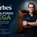 Dr. Alfonso Vega en Forbes México hablando sobre cirugía de mínima invasión e innovación en cirugía de columna.
